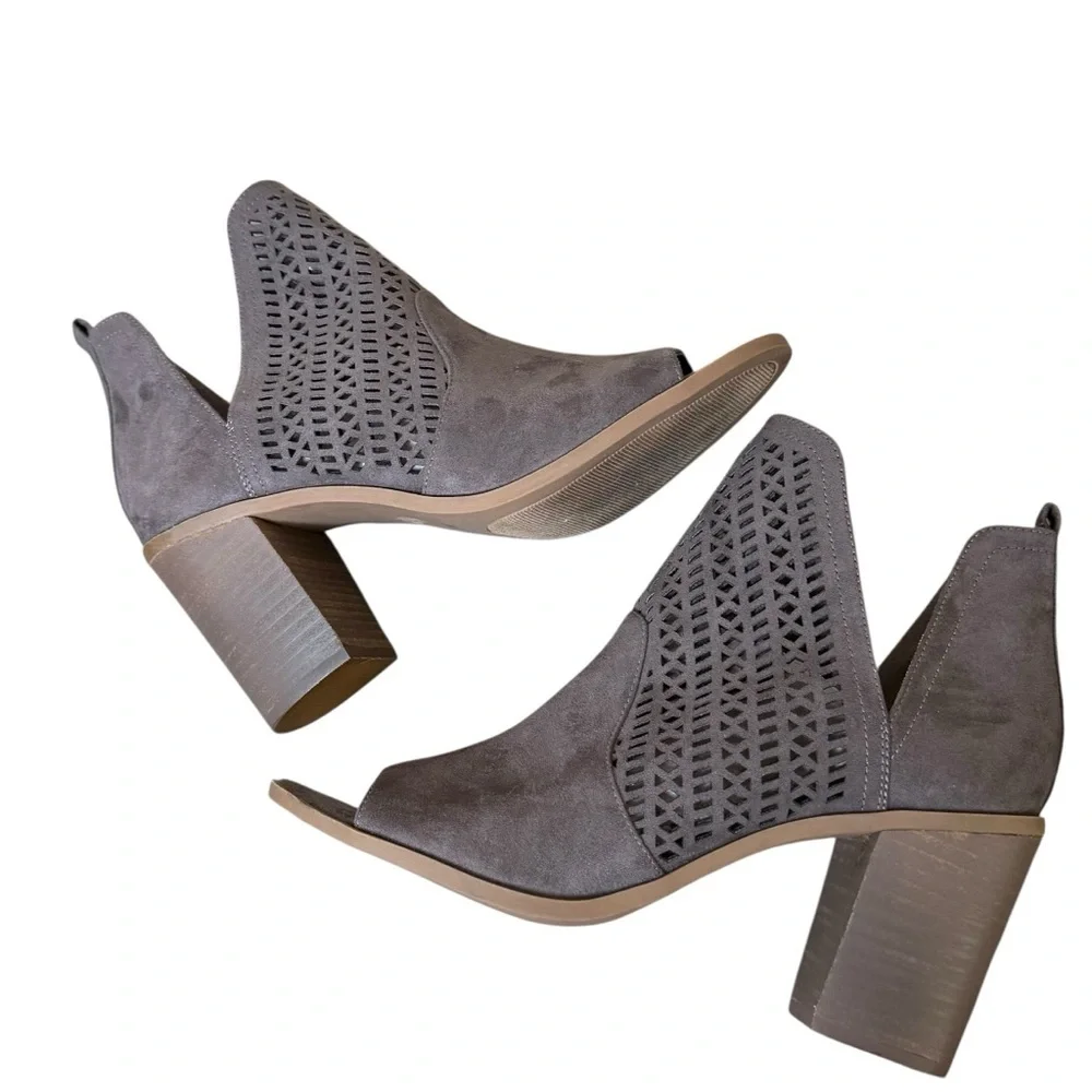 Steve Madden Gray Perforated Block Heel Peep‎ Toe Ankle Booties Women’s 10M